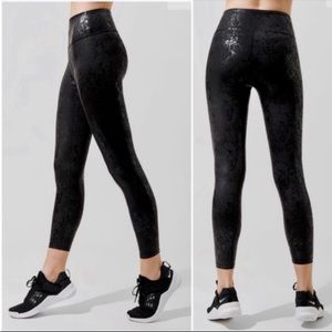 NWOT Heroine Sport Liquid Lace leggings compression